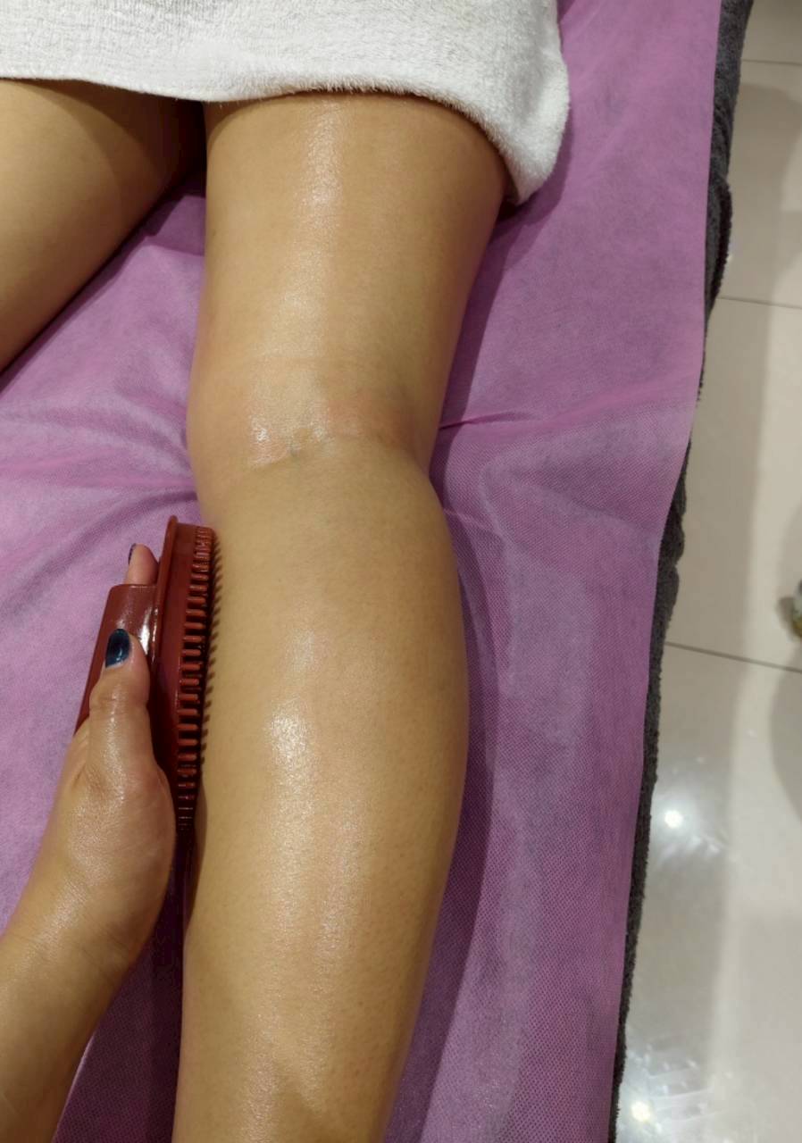 涵涵美妍 SPA 美學館（工作室） 
💆 頭療去角質 SPA
💆‍♀️ 美容護膚保養 SPA
🛁 全身杏仁美白去角質保養
（正反面）
🩵 背部保養
✨ 儀器／體雕調理項目
遠紅外線排酸 / 吸痧遠紅外線 / 溫灸遠紅外線太極
筋絡溫罐 / 排刷體雕 / 拔罐 / 刮痧
📌 採預約制
📍 服務地區：土城
📲 官方 LINE：@742kqyug